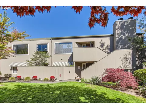 543 N Tomahawk Island Dr #4, Portland, OR 97217