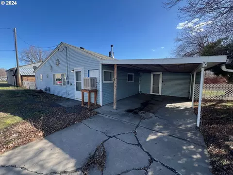 10101 E 2nd St, Island City, OR 97850