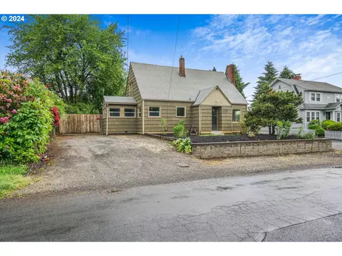 4220 SE Roswell St, Milwaukie, OR 97222