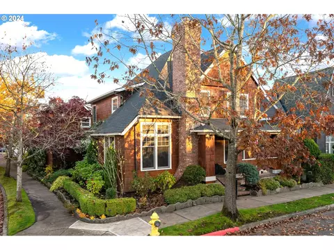 862 NE Market Dr, Fairview, OR 97024