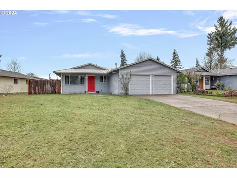 374 Willow Ave, Woodburn, OR 97071