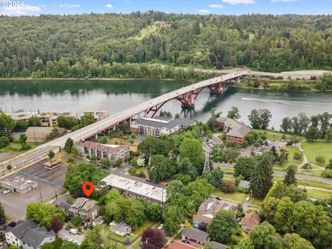 527 SE Spokane St, Portland, OR 97202