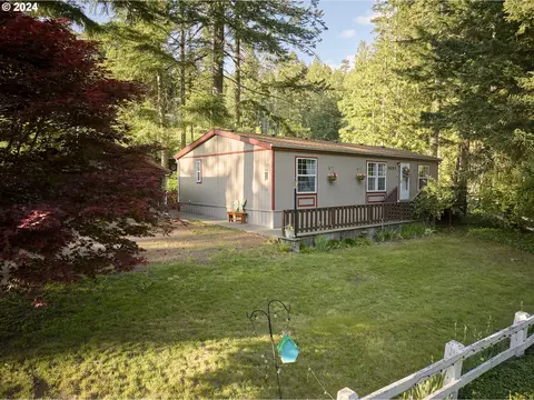 3051 Loop Rd, Stevenson, WA 98648