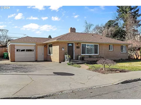 754 E 18th St, The Dalles, OR 97058