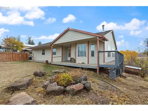 783 NE 1st St, Dufur, OR 97021