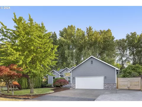 738 NE Meadow Dr, Portland, OR 97211