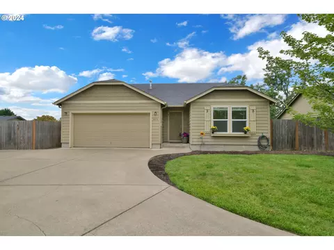 614 Erica Pl, Harrisburg, OR 97446