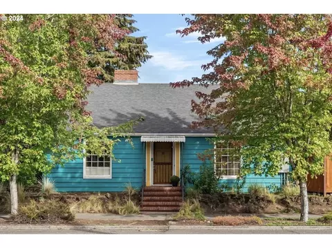 4909 NE Halsey St, Portland, OR 97213