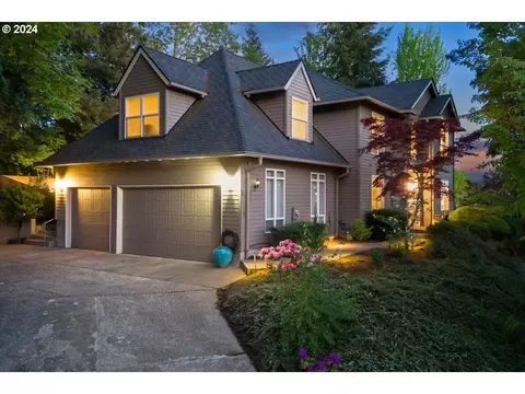 2 Creekside Ter, Lake Oswego, OR 97035