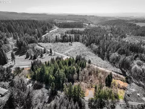 6 Barry Ln Winters Hil Rd SE #6, Silverton, OR 97381