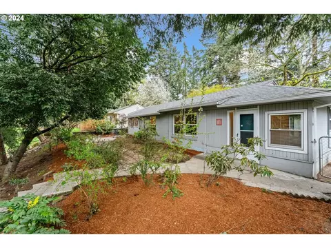 8834 NE Russell Pl, Portland, OR 97220