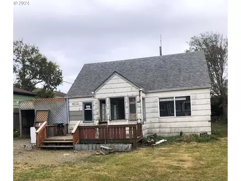 316 NE 2nd St, Newport, OR 97365
