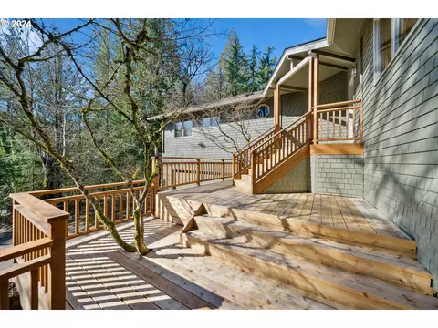 5837 SW Sheridan Ct, Portland, OR 97221