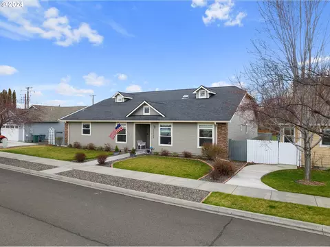 10103 Leonard Ln, Island City, OR 97850