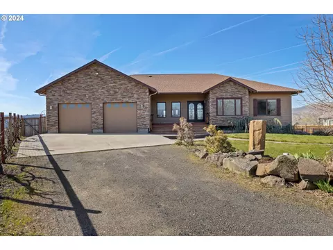 402 Sunridge Ave, Dallesport, WA 98617