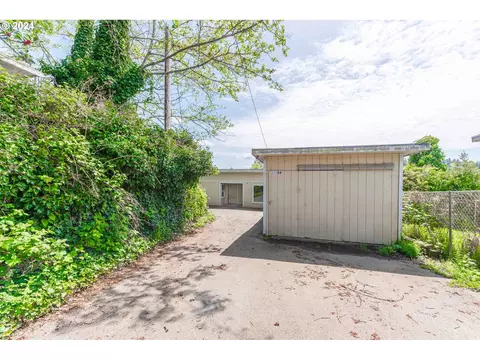 93588 Bay Park Ln, Coos Bay, OR 97420