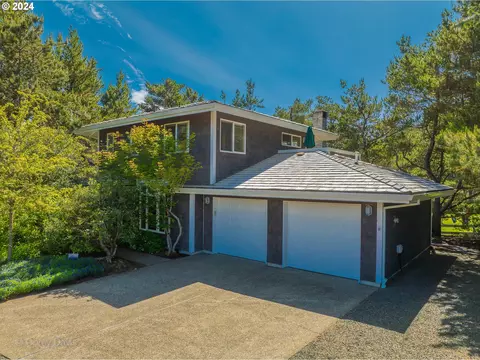 811 Lakeview Dr, Manzanita, OR 97130