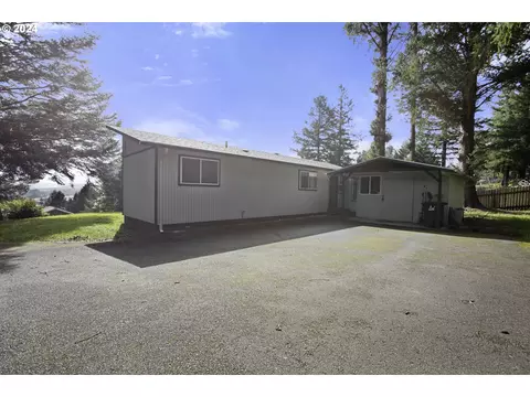 93375 Hillcrest Ln, North Bend, OR 97459
