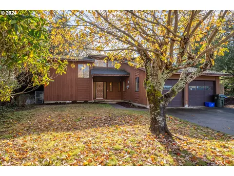 2395 Wall St, North Bend, OR 97459