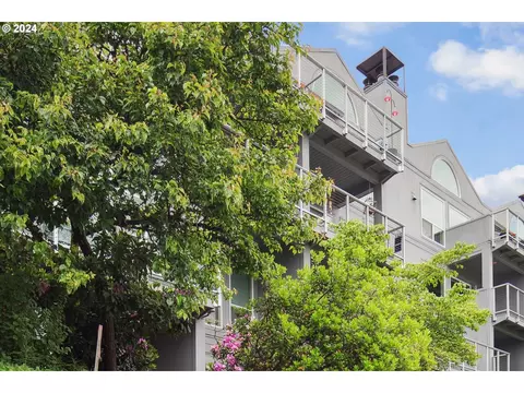 5427 SW View Point Ter, Portland, OR 97239