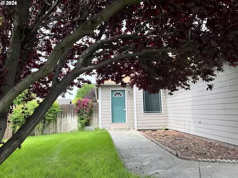 952 W Ridgeway Ave, Hermiston, OR 97838