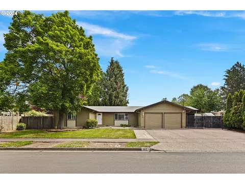 963 Candlelight Dr, Eugene, OR 97402