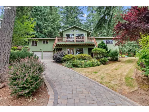 10640 SE Charlotte Dr, Happy Valley, OR 97086