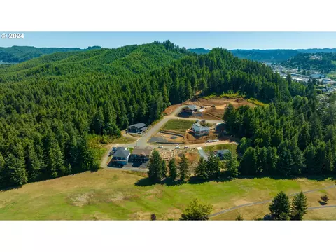 856 Masters Ct, Reedsport, OR 97467