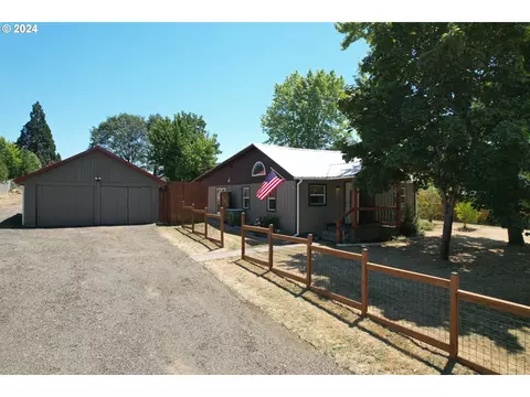 30 SE Darrell Ave, Winston, OR 97496