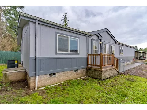 1015 Oak St #4, Silverton, OR 97381