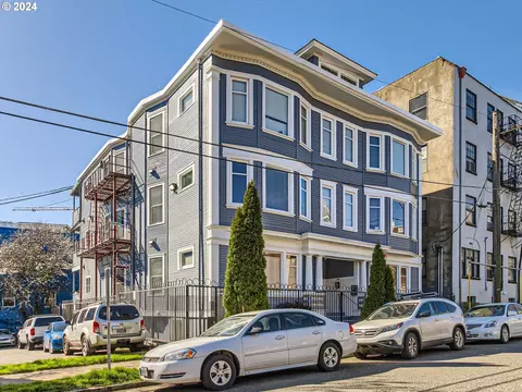 1714 NW Couch St #9, Portland, OR 97209