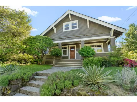 6305 SE 18th Ave, Portland, OR 97202