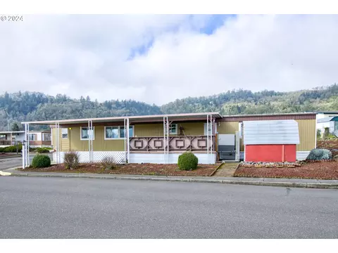 403 Shadow Ranch Ln, Roseburg, OR 97470