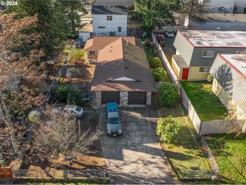 625 SE 627 Se 160th Ave, Portland, OR 97233