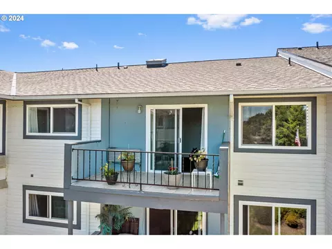 950 Evergreen Rd #316, Woodburn, OR 97071