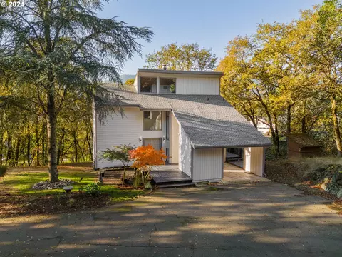 689 Jodee St, Myrtle Creek, OR 97457