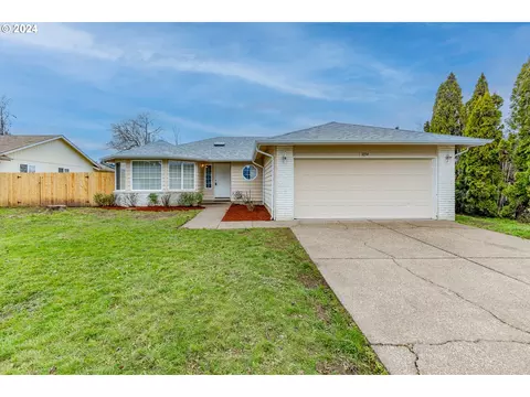 1894 Clark Ave, Cottage Grove, OR 97424