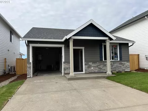 11235 Blueberry Loop NE, Donald, OR 97020