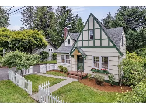8109 SW 40th Ave, Portland, OR 97219