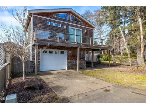 3495 NW Oar Ave, Lincoln City, OR 97367