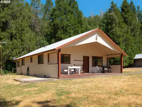 1800 E Willis Creek Rd, Winston, OR 97496