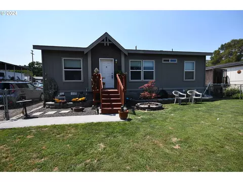 2012 W 8th St, The Dalles, OR 97058