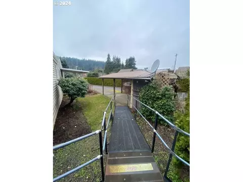 1307 S Water St #96, Silverton, OR 97381