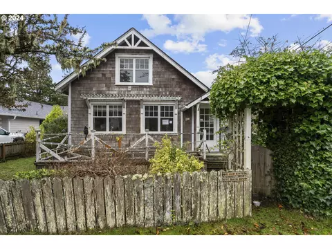 801 26th Ave, Seaside, OR 97138