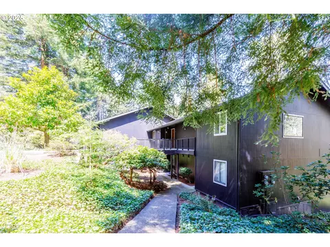 2691 Woodstone Pl, Eugene, OR 97405