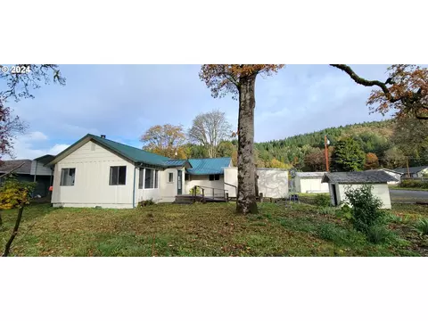 47905 Commercial St, Oakridge, OR 97463
