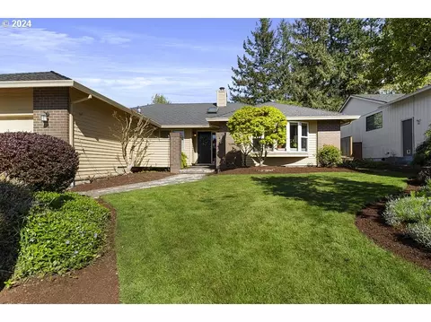 150 NE Greenway Dr, Gresham, OR 97030