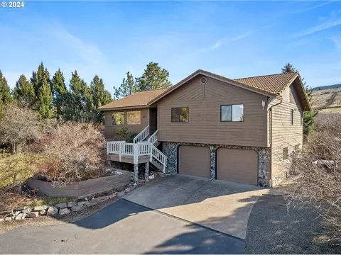 807 Hillcrest Dr, La Grande, OR 97850