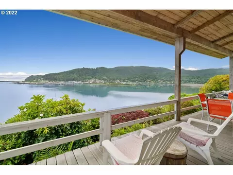 12880 Hobsonville Point Dr, Bay City, OR 97107