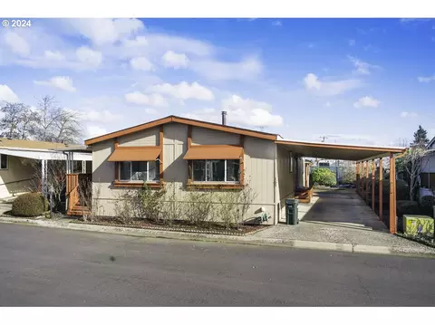 1800 Lakewood Ct #165, Eugene, OR 97402